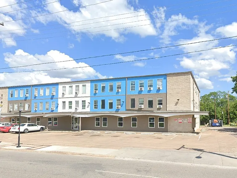 2700 Al Lipscomb Way #2700 — Photo 2