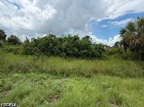 3507 28th St SW, Lehigh Acres, FL 33976