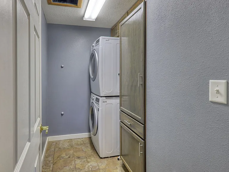 313 Firelight Dr — Photo 12