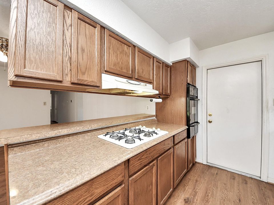 1st image of 5710 Saxon Dr
