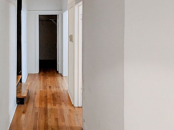 3rd image of 1941 W Winnemac Ave APT 1941