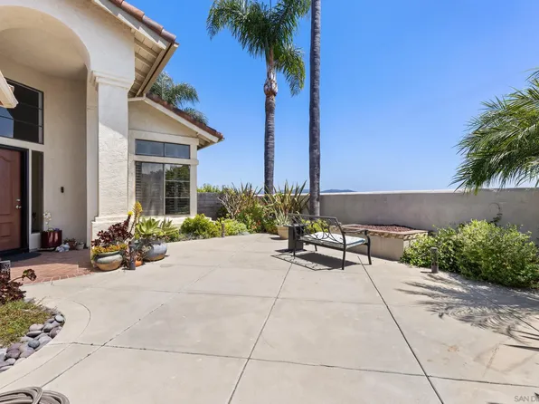 2099 White Birch Dr, Vista, CA 92081