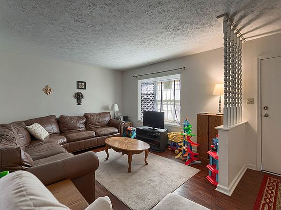 2nd image of 3237 Meadowland Dr