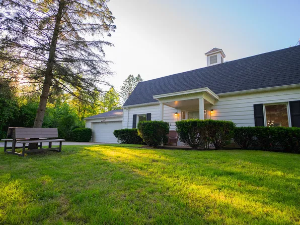 8703 Brookville Rd, Plymouth, MI 48170