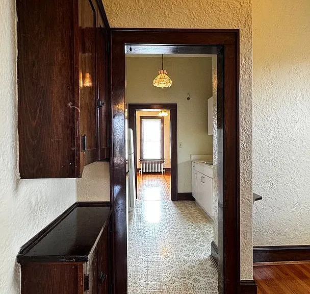 302 Mountain Ave SW — Photo 3
