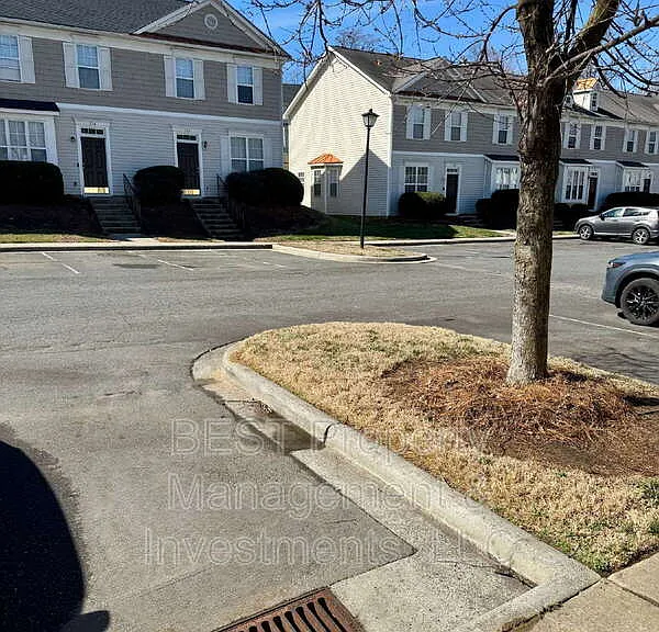 8130 Kings Creek Dr — Photo 35