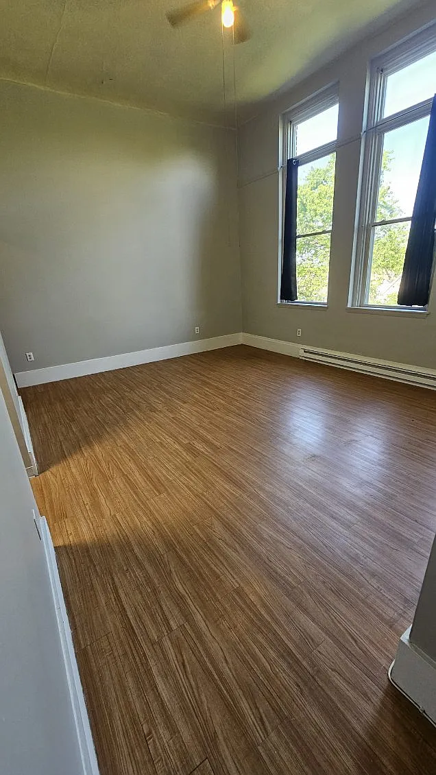 1675 Avenue B — Photo 3