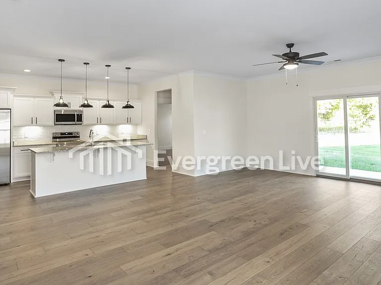 213 Greenwood Dr — Photo 5