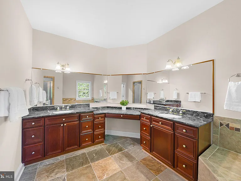 1310 Forestwood Dr — Photo 18