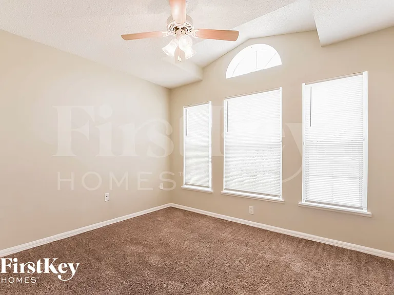 1033 Old Barn Rd — Photo 16