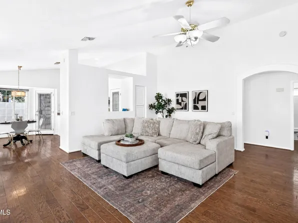 909 S SCALLOP Drive, Gilbert, AZ 85233