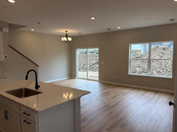 23139 Willow Dr, Rogers, MN 55374