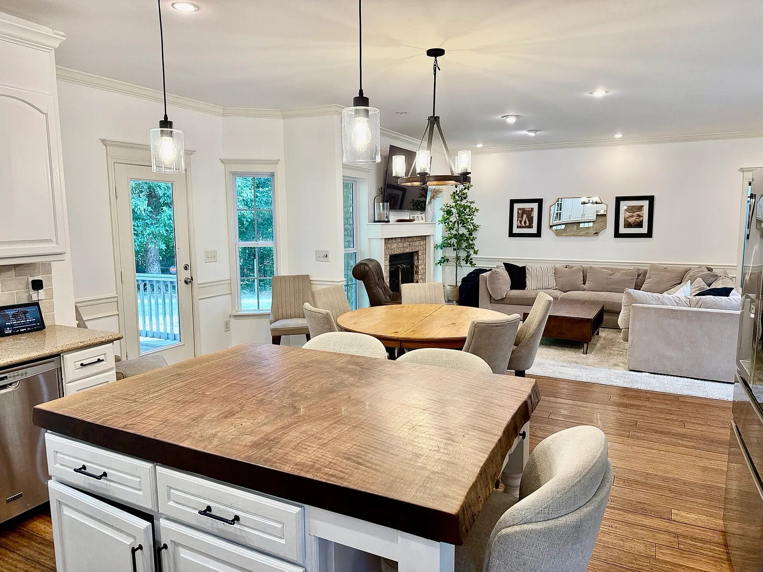 5 bed, 3067 sqft, $3,650 — Photo 4