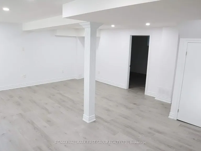 1627 Baggins St #LOWER — Photo 15