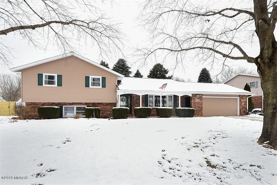 1st image of 2823 Knottingham Ln