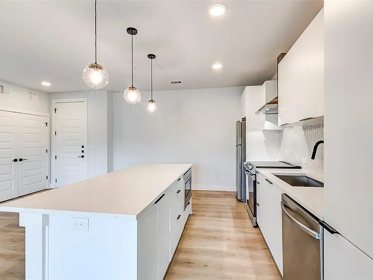 2500 Longview St #402 — Photo 9