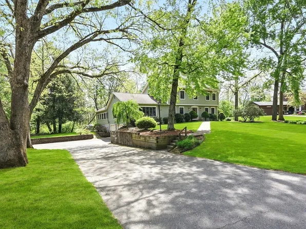 2 Cedar Oak Dr, Wilbraham, MA 01095