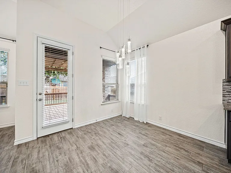9767 Innes Pl — Photo 7