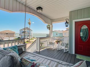 215 Lokai St, Tiki Island, TX 77554