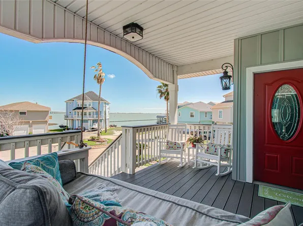 215 Lokai St, Tiki Island, TX 77554