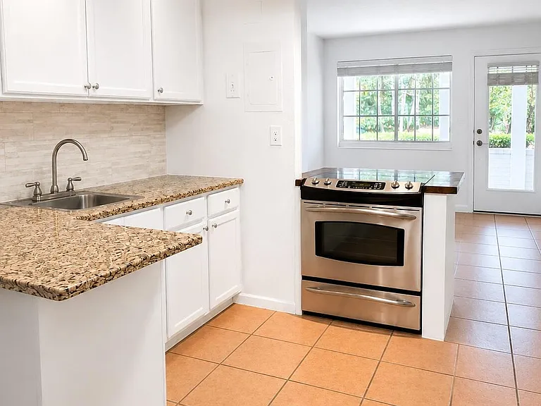 3115 Park Ave #3 — Photo 3