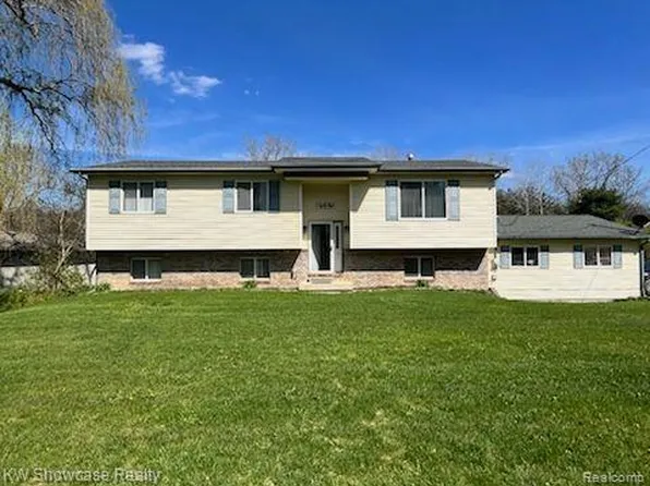 1585 Merkle St, Ortonville, MI 48462