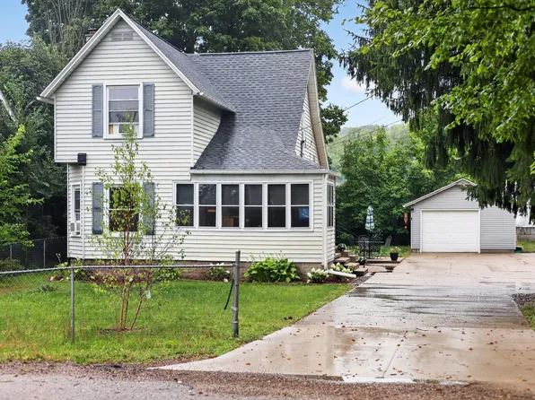 1391 Belleview Dr, Ionia, MI 48846