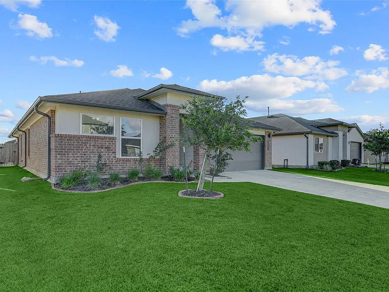 7926 Murciana Dr — Photo 2