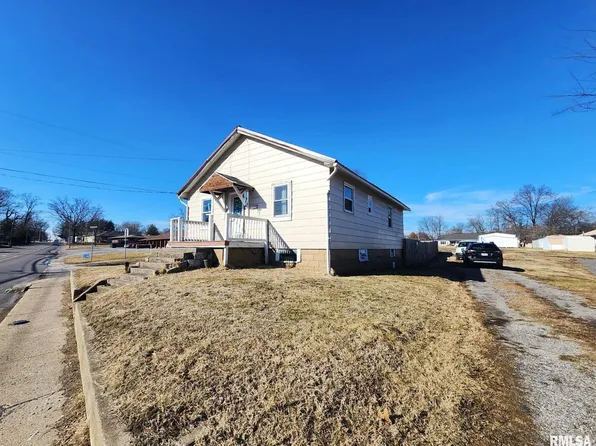 1201 E Main St, Benton, IL 62812