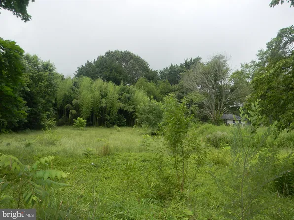 220 N Vine St, Clayton, NJ 08312
