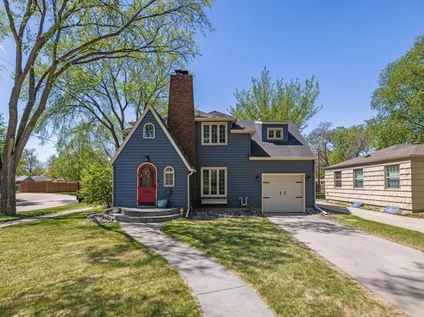 1449 10th St S, Fargo, ND 58103