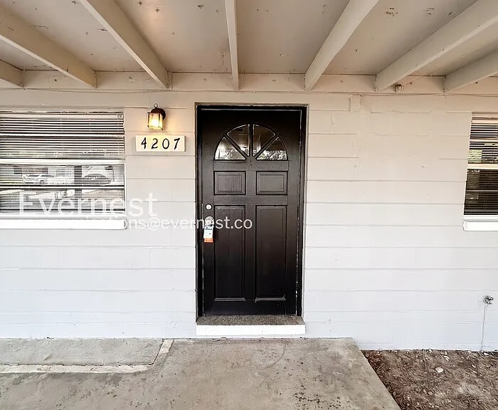 4207 E Sandalwood Cir S — Photo 2