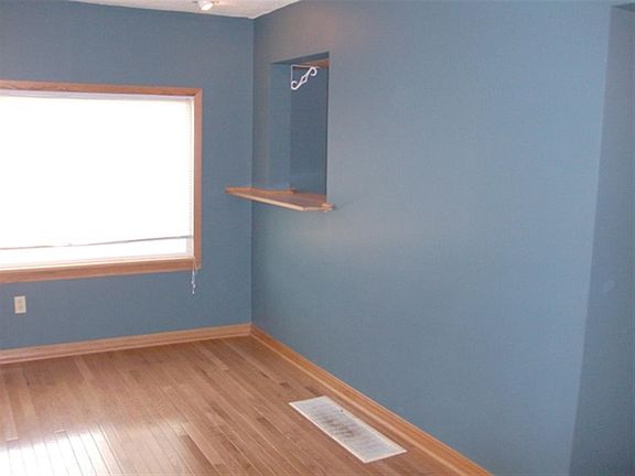 4th image of 1805 Woodlawn Ave