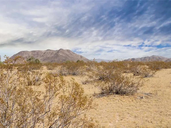 51 Scotch Ln, Landers, CA 92285