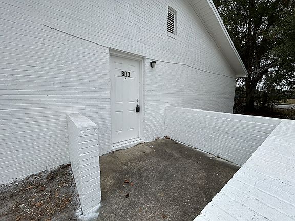 2nd image of 300 Pleasant St #B