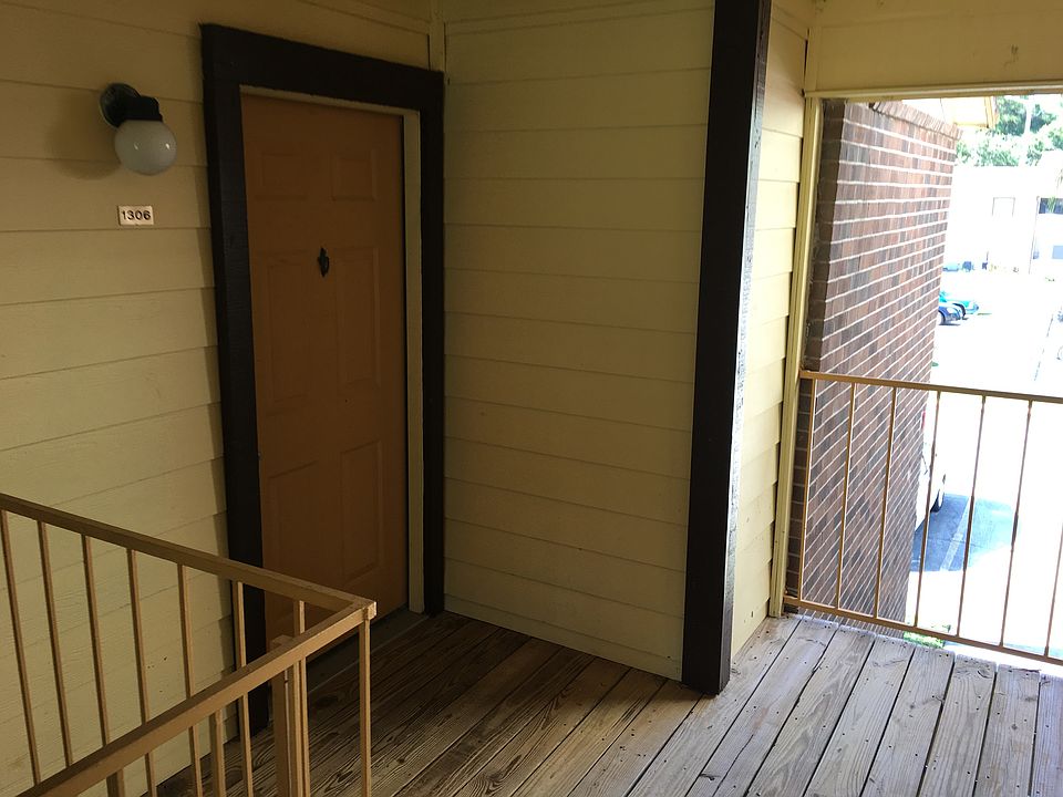 1st image of 1400 Gandy Blvd N #2