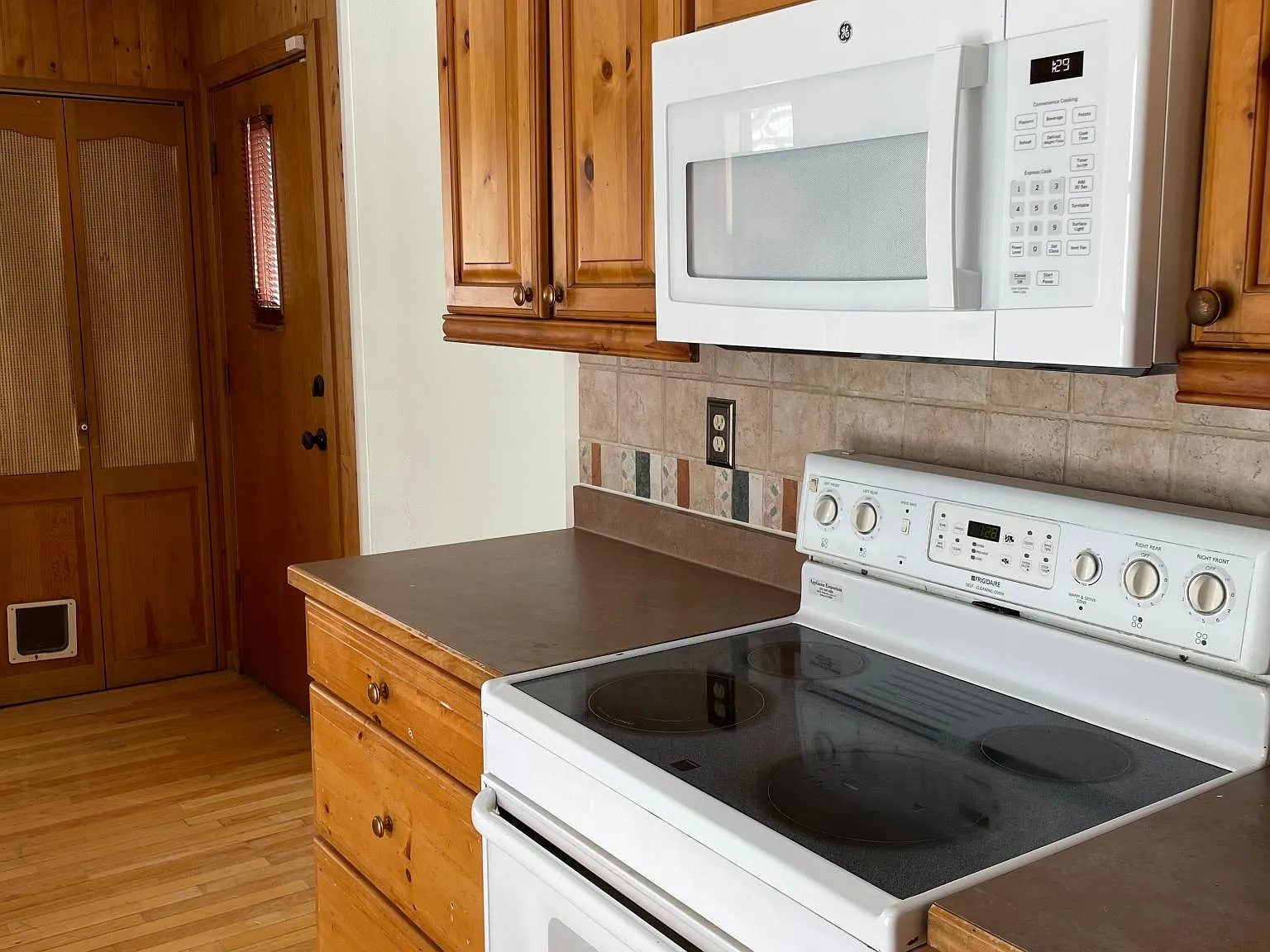 3 bed, 1348 sqft, $2,700 — Photo 3