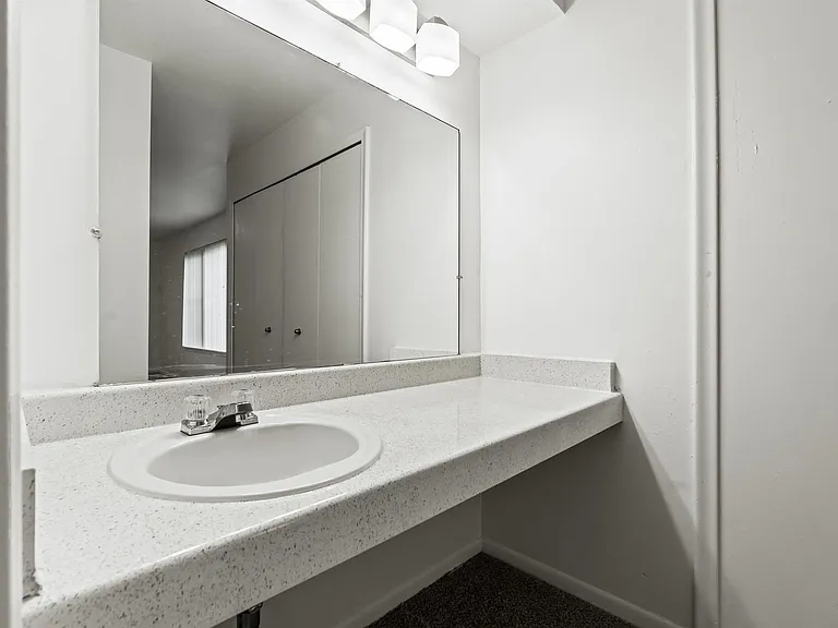 French Quarter Apartments — Photo 15