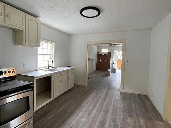 3rd image of 1010 16th St