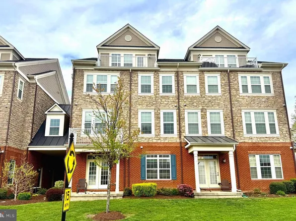 42593 Sunset Ridge Sq, Ashburn, VA 20148