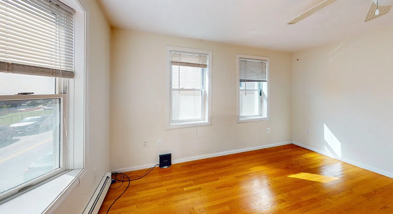 3 bed, 1.5 bath, 1560 sqft, $6,000 — Photo 4
