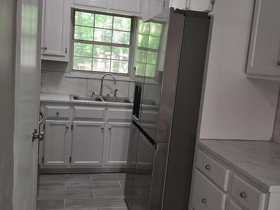 Cozy upgraded kitchen