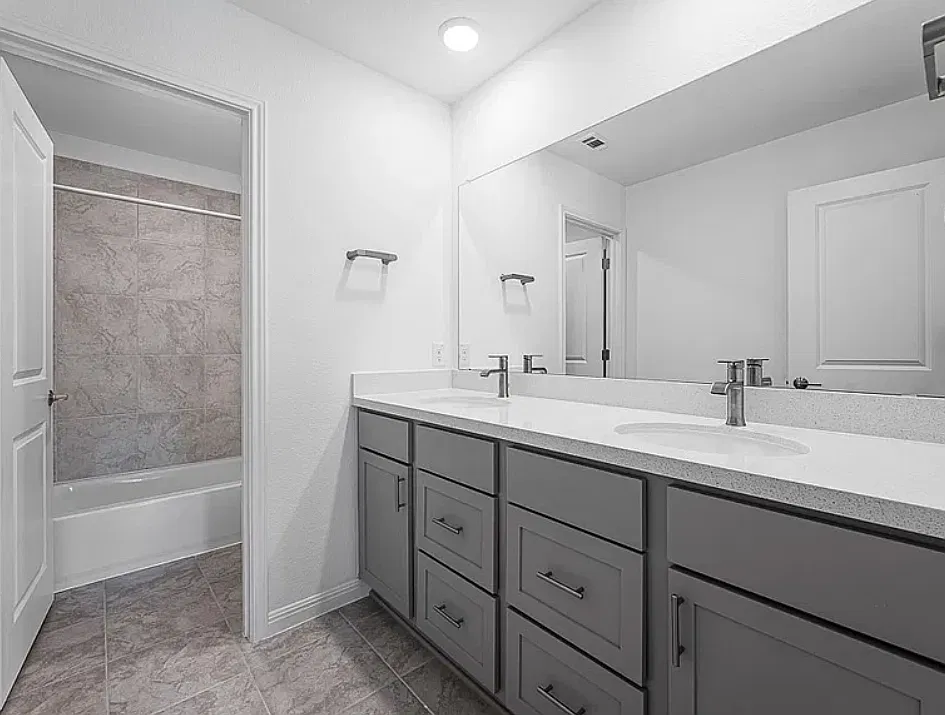 5 bed, 2722 sqft, $2,950 — Photo 4