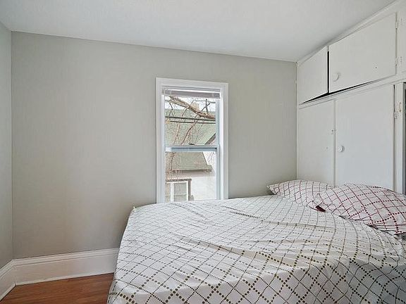3rd image of 347 24th Ave NE