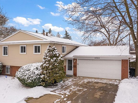 2nd image of 23923 Brookplace Ct