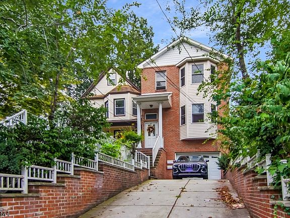 3rd image of 233 Duncan Ave #1