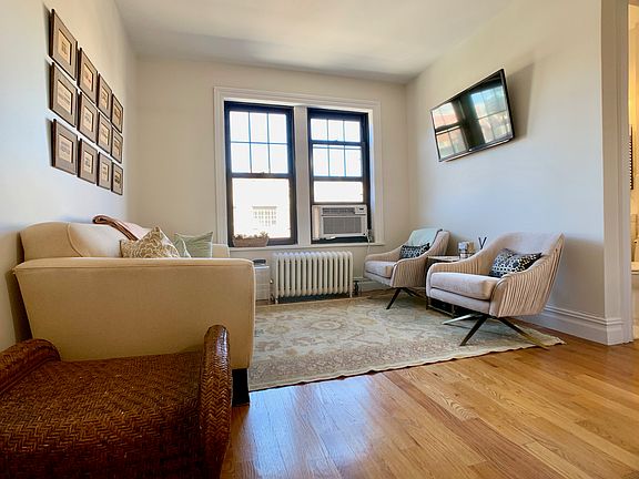 3rd image of 87 Barrow St APT 6C