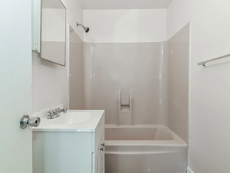 105 Hughey Ct — Photo 3