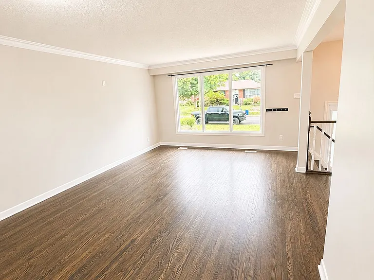 120 Bell Dr — Photo 3