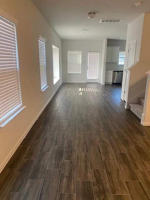 3 bed, 2.5 bath, 2046 sqft, $2,300 — Photo 3